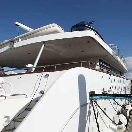 Yacht 'perseus Star' Úszó hotel *
