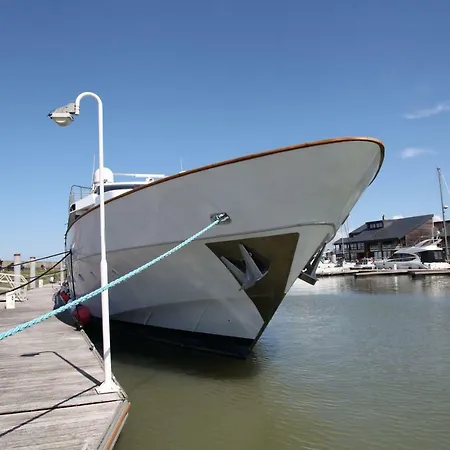 Yacht 'perseus Star' Úszó hotel *
